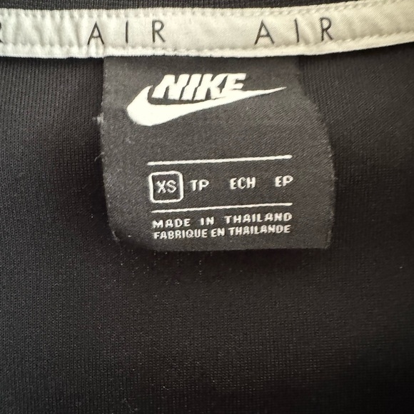 Nike Black Jacket with White Logo - Picture 3 of 12